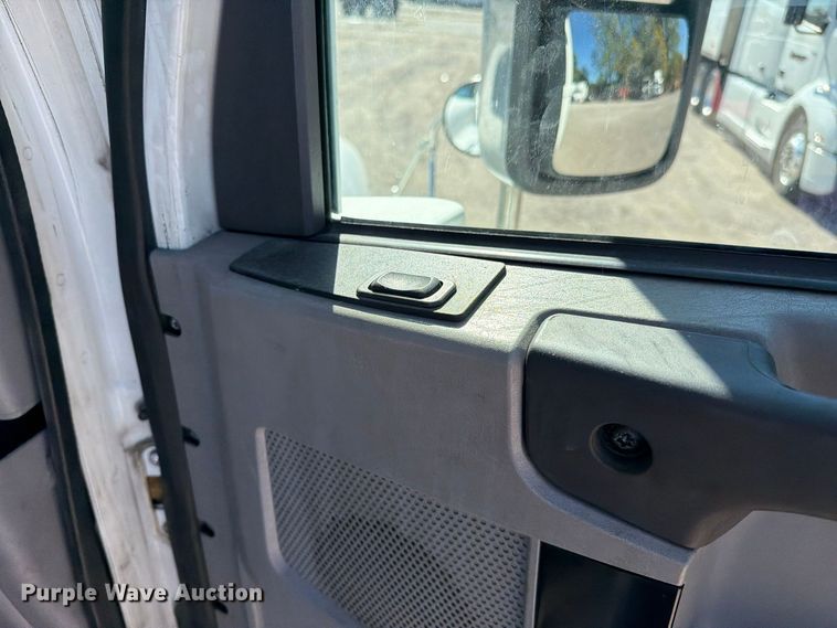 image for item FC3448 2015 Freightliner Columbia semi truck