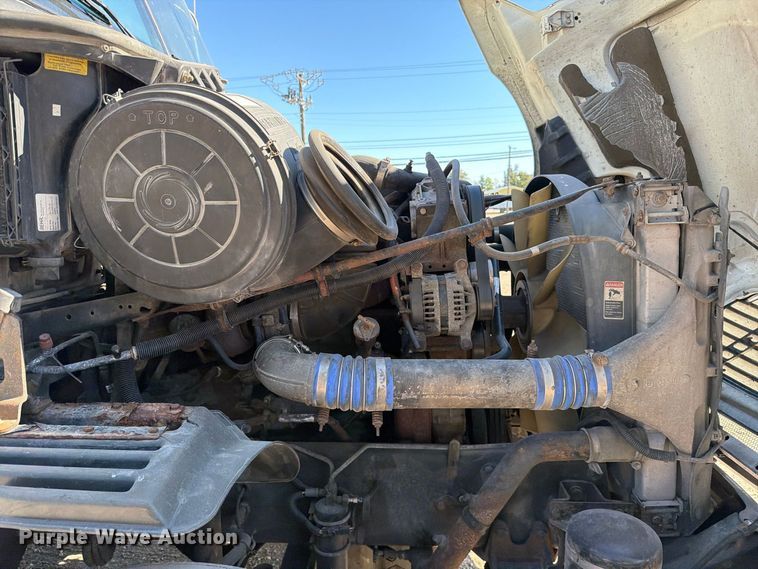 image for item FC3448 2015 Freightliner Columbia semi truck