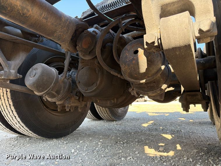 image for item FC3448 2015 Freightliner Columbia semi truck