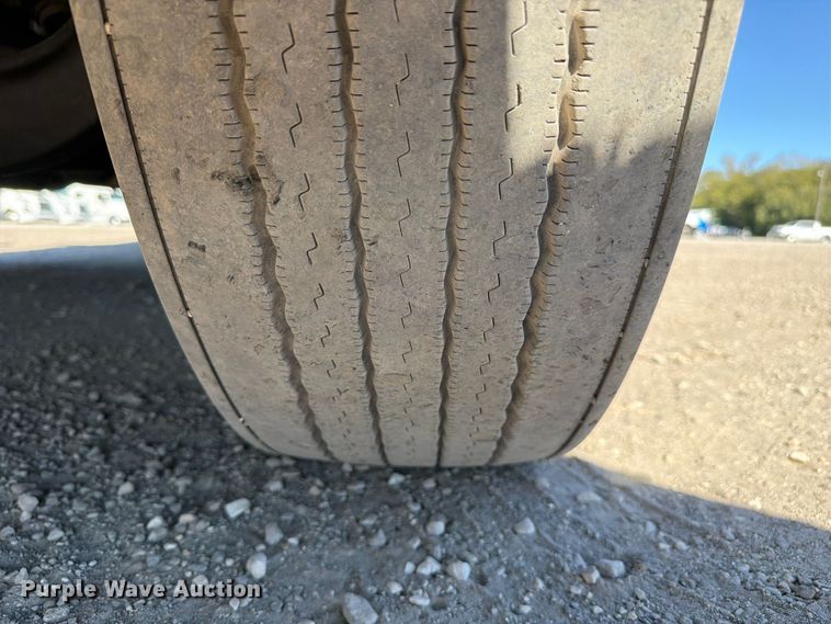 image for item FC3448 2015 Freightliner Columbia semi truck