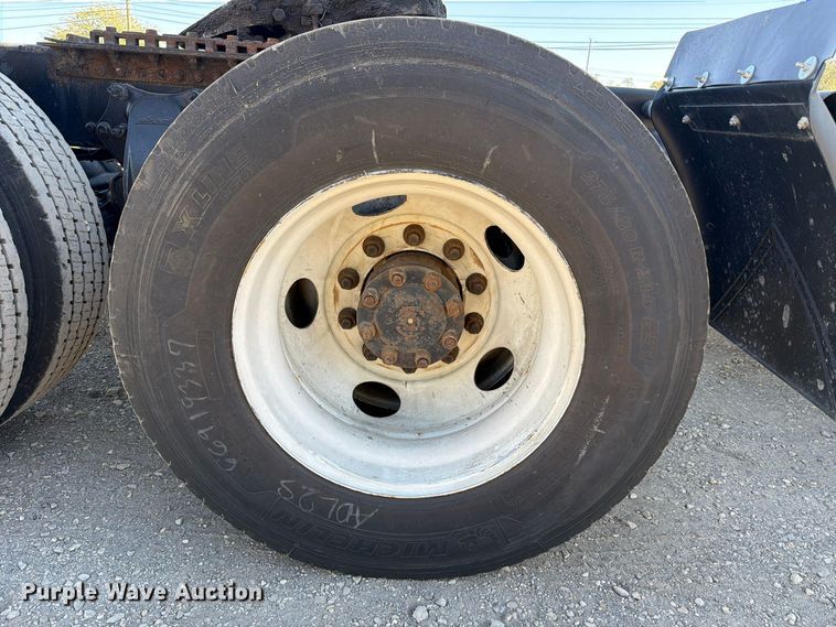 image for item FC3448 2015 Freightliner Columbia semi truck