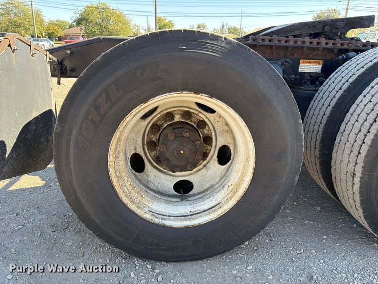 image for item FC3448 2015 Freightliner Columbia semi truck