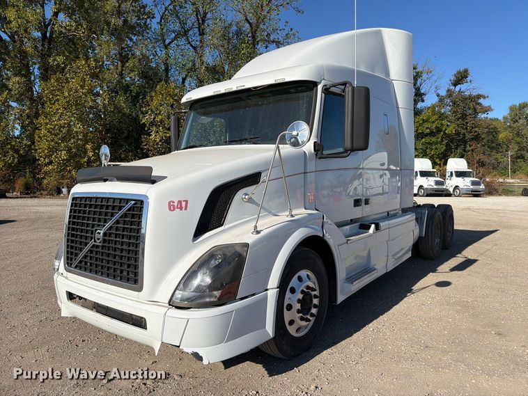 image for item FC3449 2012 Volvo VNL semi truck