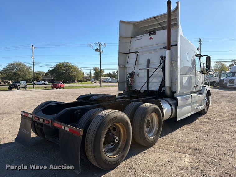 image for item FC3449 2012 Volvo VNL semi truck