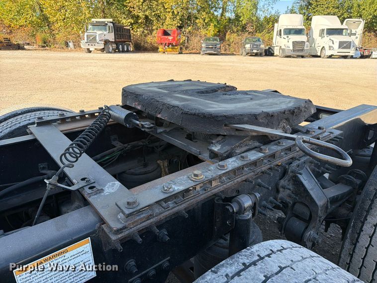 image for item FC3449 2012 Volvo VNL semi truck