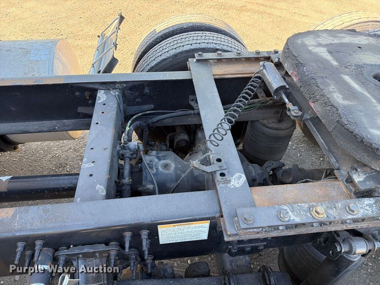 image for item FC3449 2012 Volvo VNL semi truck