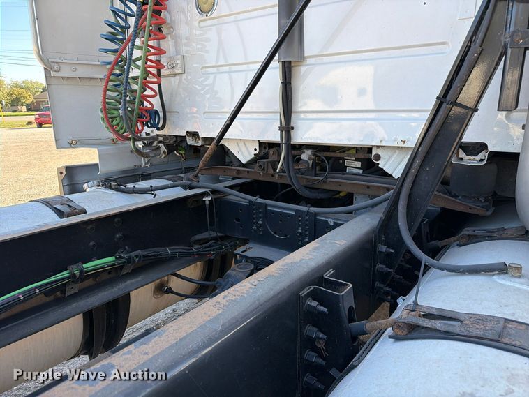 image for item FC3449 2012 Volvo VNL semi truck