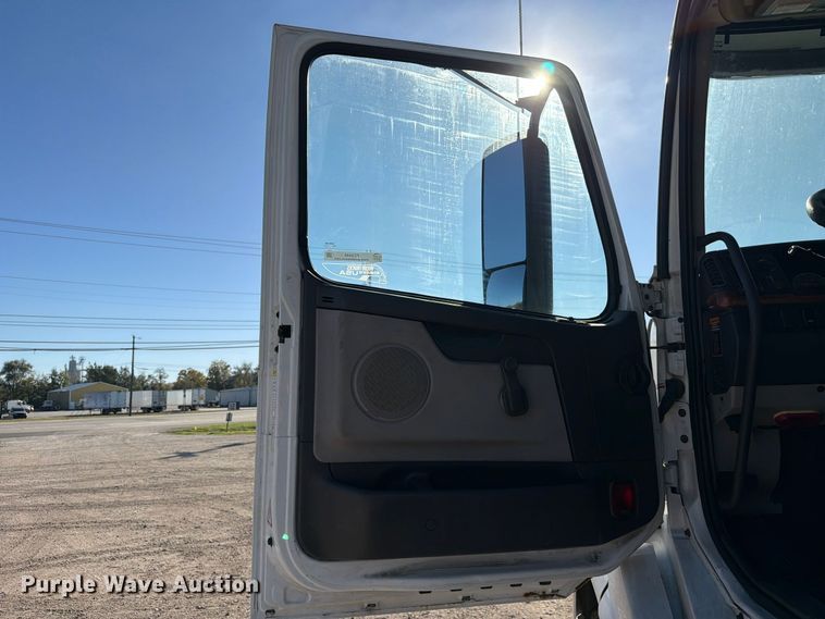 image for item FC3449 2012 Volvo VNL semi truck