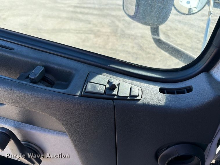 image for item FC3449 2012 Volvo VNL semi truck