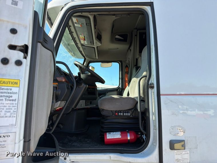 image for item FC3449 2012 Volvo VNL semi truck