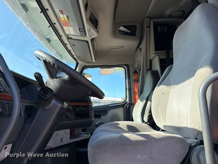 image for item FC3449 2012 Volvo VNL semi truck