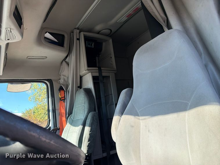 image for item FC3449 2012 Volvo VNL semi truck