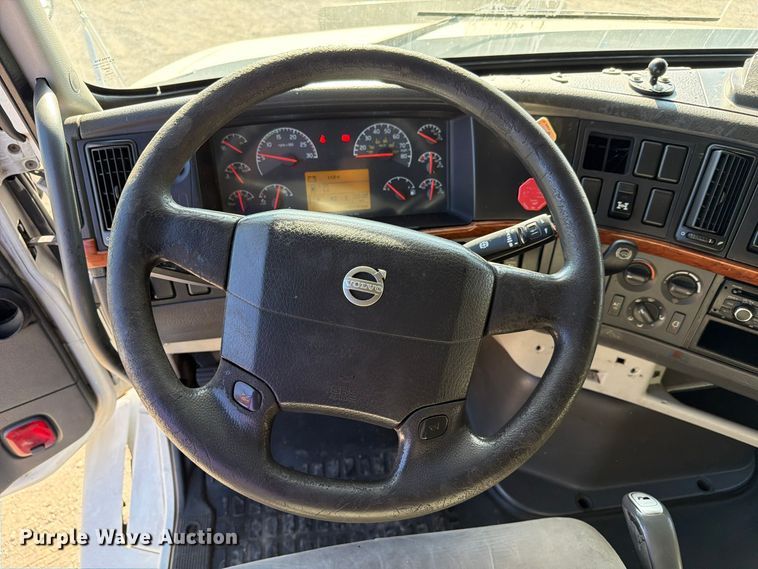 image for item FC3449 2012 Volvo VNL semi truck