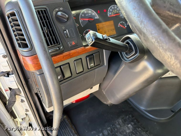 image for item FC3449 2012 Volvo VNL semi truck