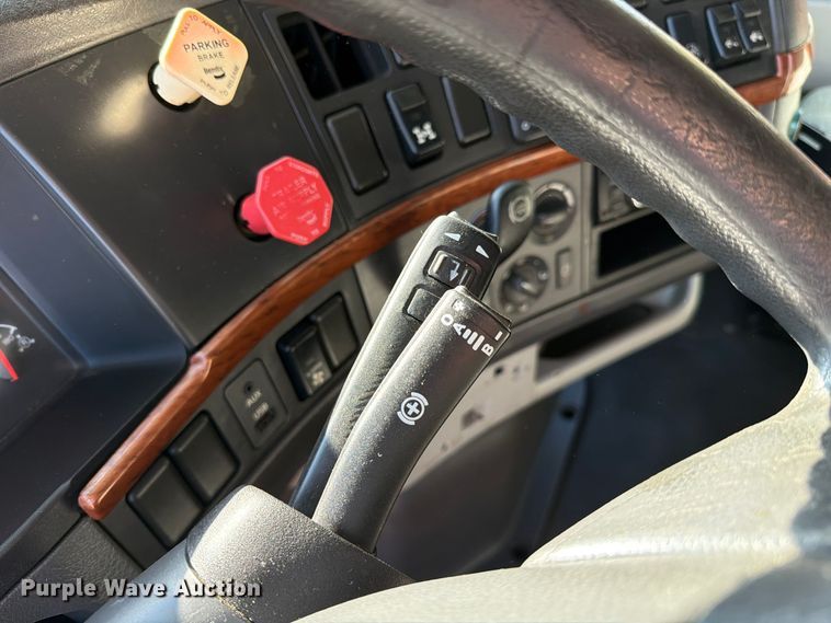 image for item FC3449 2012 Volvo VNL semi truck