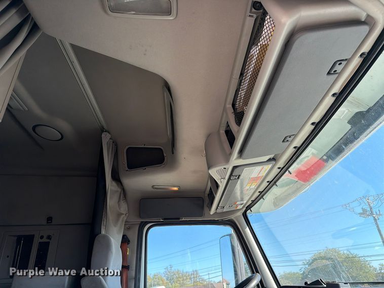 image for item FC3449 2012 Volvo VNL semi truck