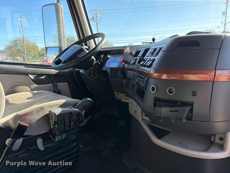 image for item FC3449 2012 Volvo VNL semi truck