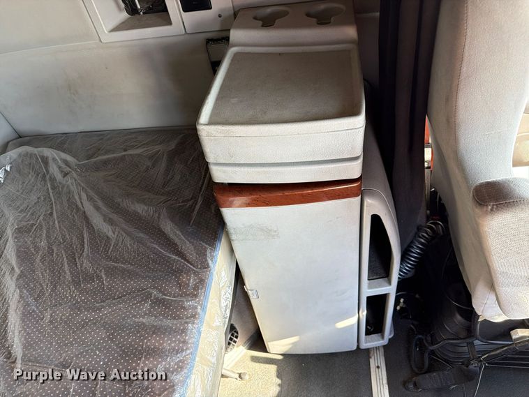 image for item FC3449 2012 Volvo VNL semi truck