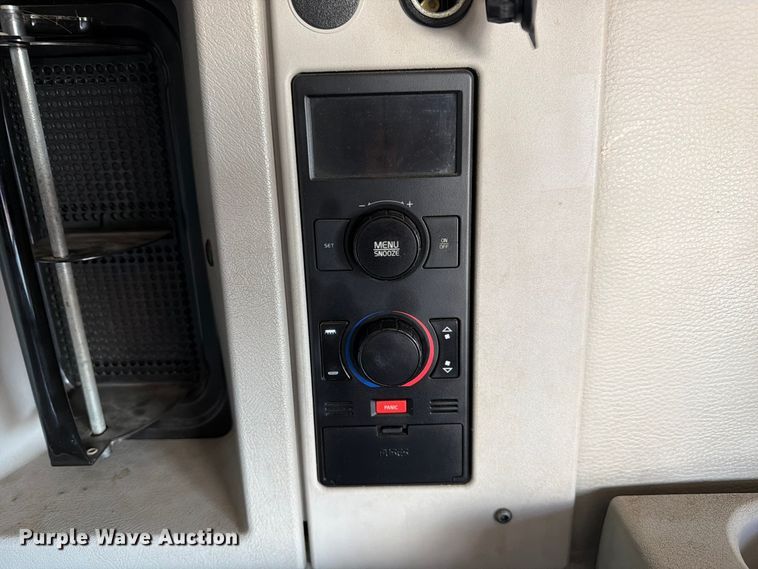 image for item FC3449 2012 Volvo VNL semi truck