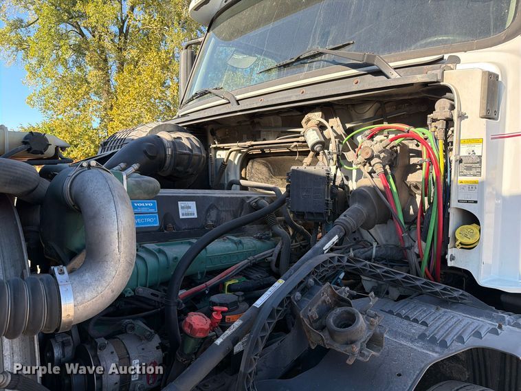 image for item FC3449 2012 Volvo VNL semi truck