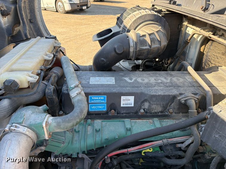 image for item FC3449 2012 Volvo VNL semi truck