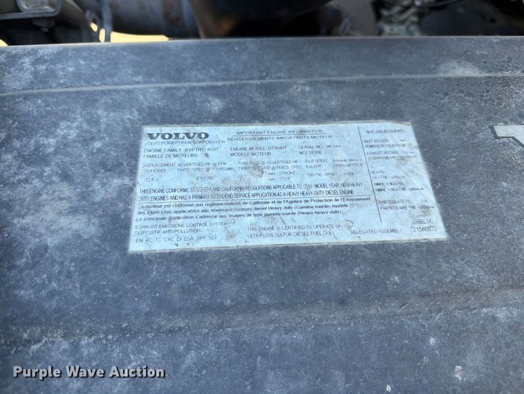image for item FC3449 2012 Volvo VNL semi truck