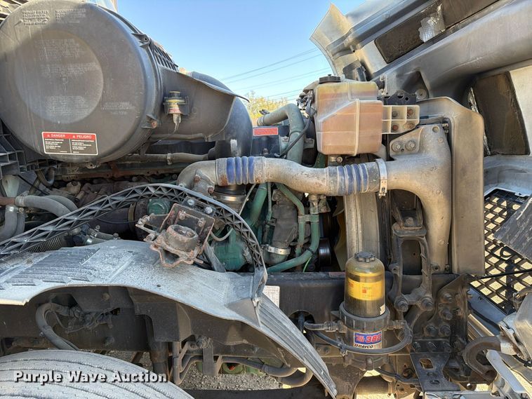 image for item FC3449 2012 Volvo VNL semi truck