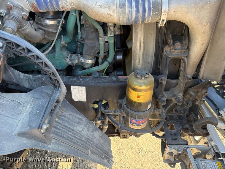image for item FC3449 2012 Volvo VNL semi truck