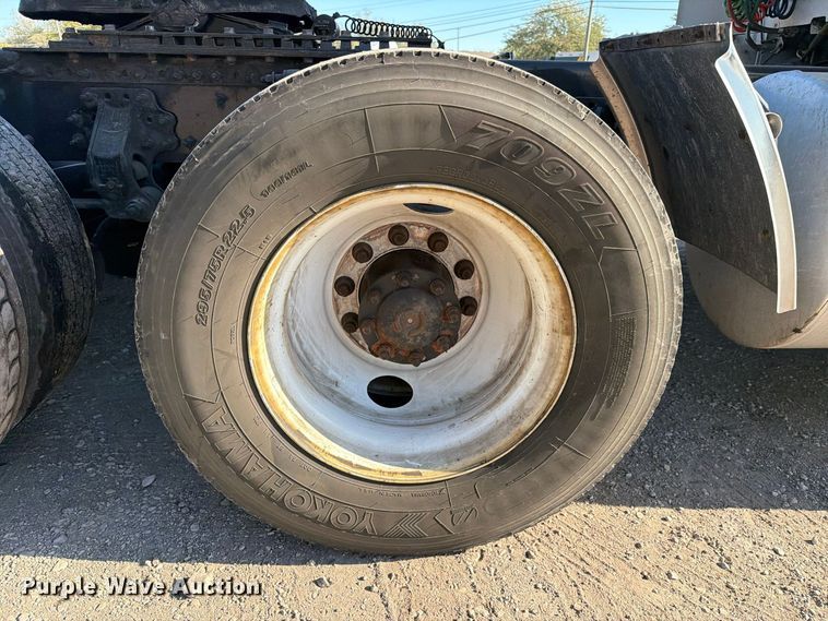 image for item FC3449 2012 Volvo VNL semi truck