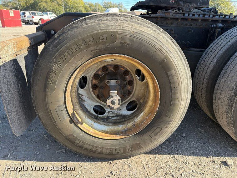 image for item FC3449 2012 Volvo VNL semi truck