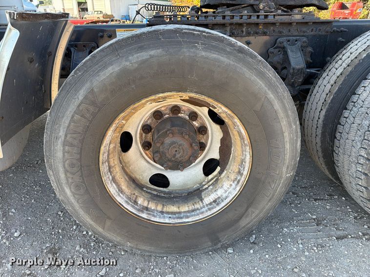 image for item FC3449 2012 Volvo VNL semi truck