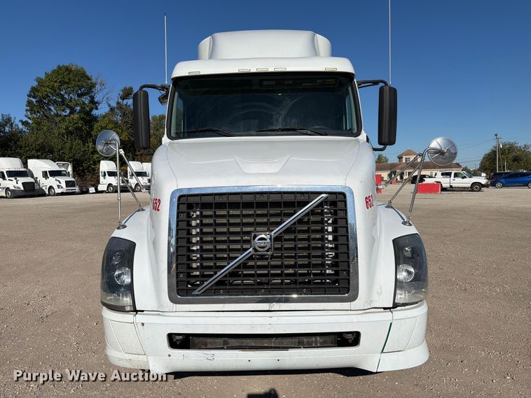 image for item FC3450 2012 Volvo VNL semi truck