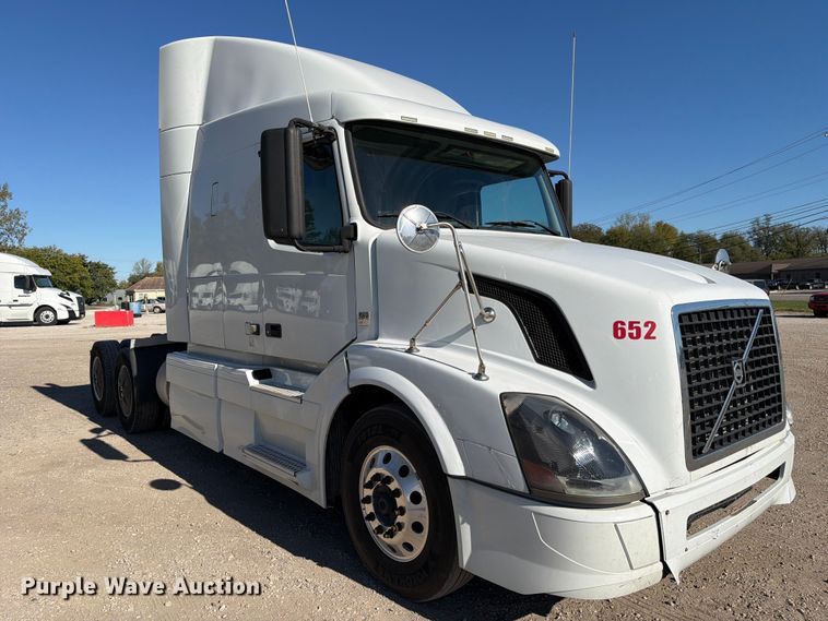 image for item FC3450 2012 Volvo VNL semi truck