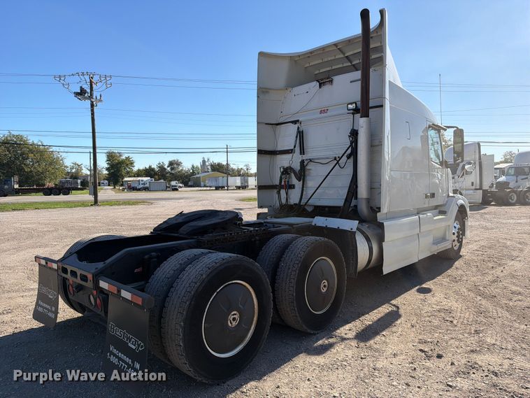 image for item FC3450 2012 Volvo VNL semi truck