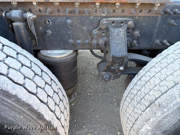 image for item FC3450 2012 Volvo VNL semi truck