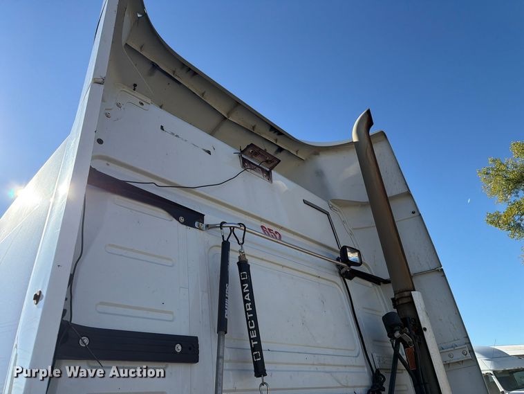 image for item FC3450 2012 Volvo VNL semi truck