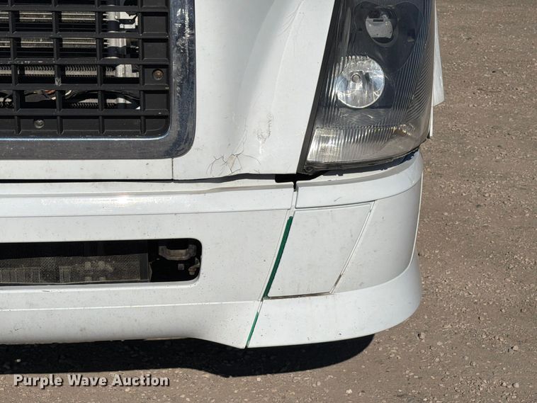 image for item FC3450 2012 Volvo VNL semi truck