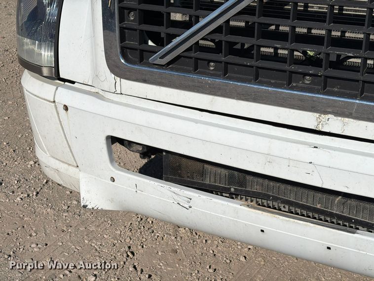 image for item FC3450 2012 Volvo VNL semi truck