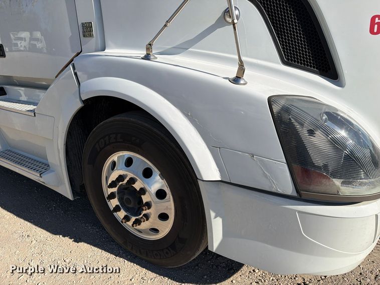 image for item FC3450 2012 Volvo VNL semi truck