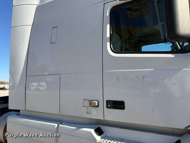 image for item FC3450 2012 Volvo VNL semi truck