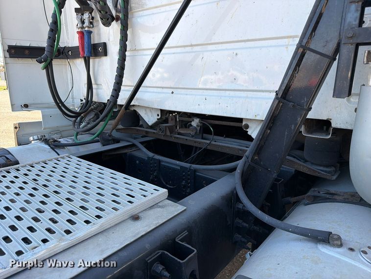 image for item FC3450 2012 Volvo VNL semi truck