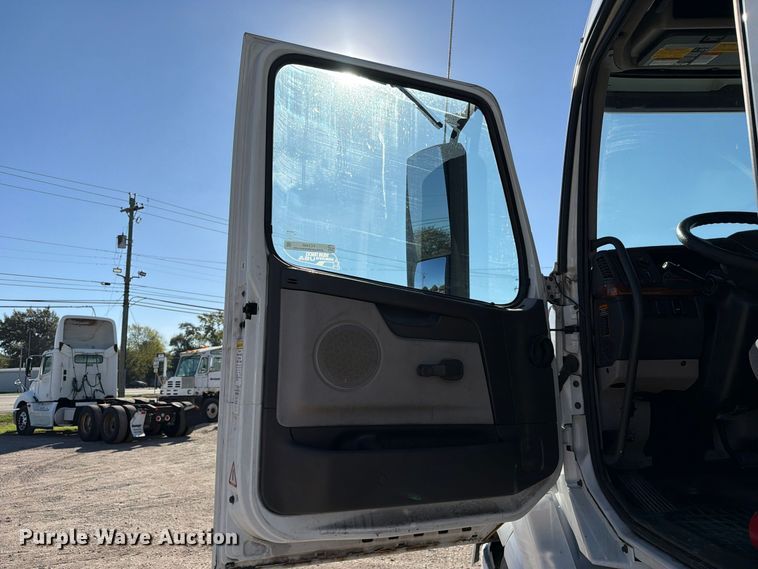 image for item FC3450 2012 Volvo VNL semi truck