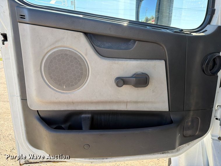 image for item FC3450 2012 Volvo VNL semi truck