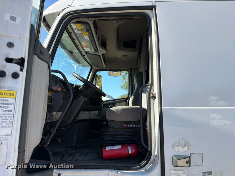 image for item FC3450 2012 Volvo VNL semi truck