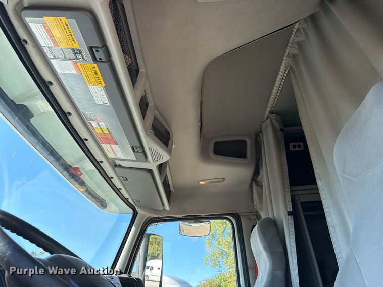 image for item FC3450 2012 Volvo VNL semi truck