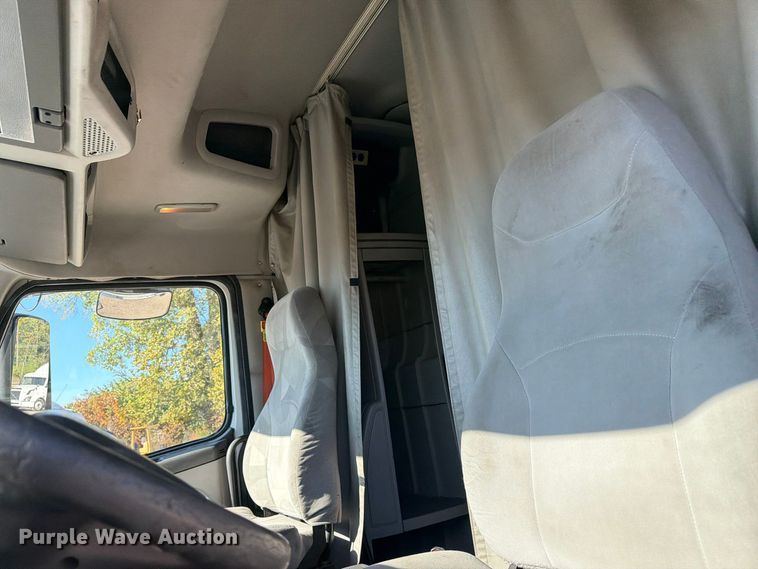 image for item FC3450 2012 Volvo VNL semi truck