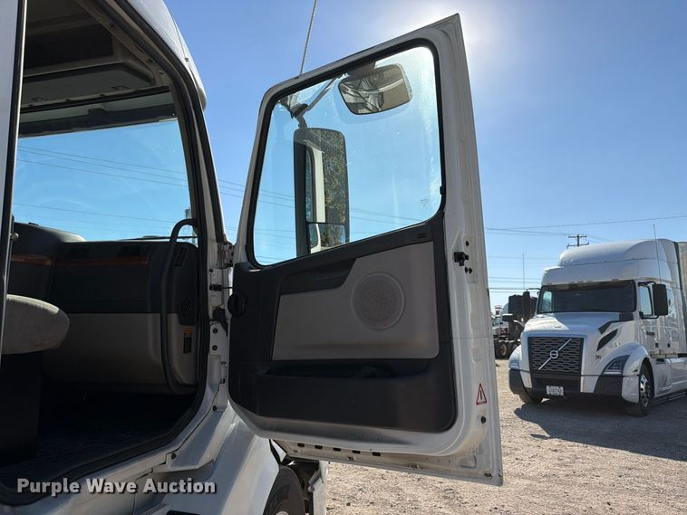 image for item FC3450 2012 Volvo VNL semi truck