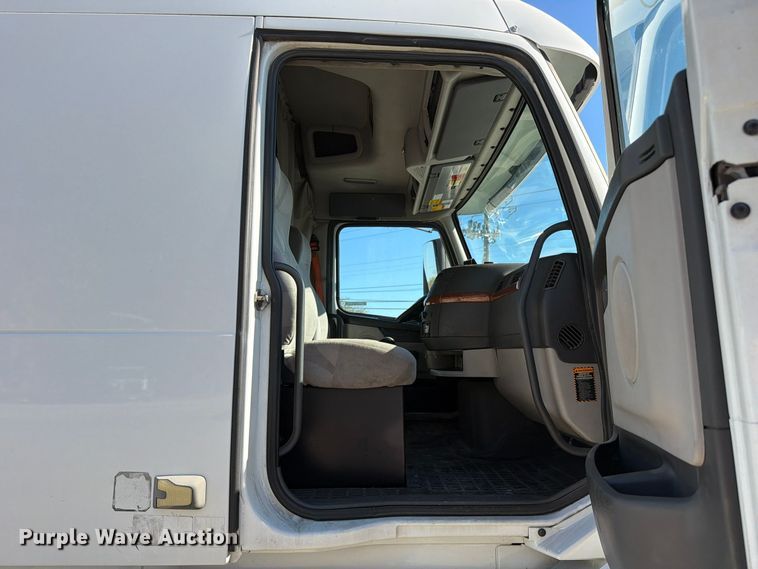 image for item FC3450 2012 Volvo VNL semi truck
