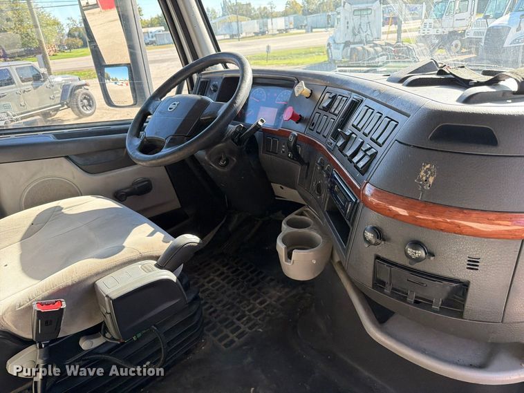 image for item FC3450 2012 Volvo VNL semi truck