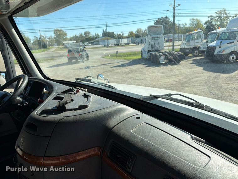 image for item FC3450 2012 Volvo VNL semi truck